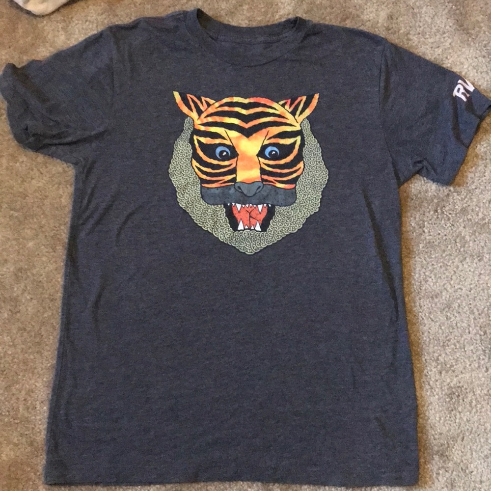 RVCA big cat T shirt size M